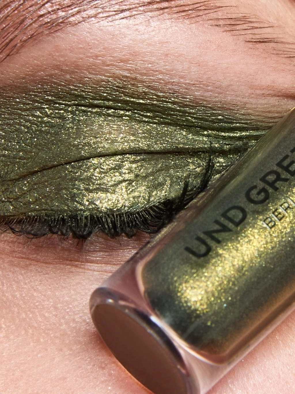 UND GRETEL GLANZ Liquid Eye Shadow - Fairy Fern