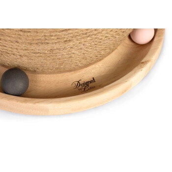 Designed by Lotte DBL Kratz- und Spielball Holz