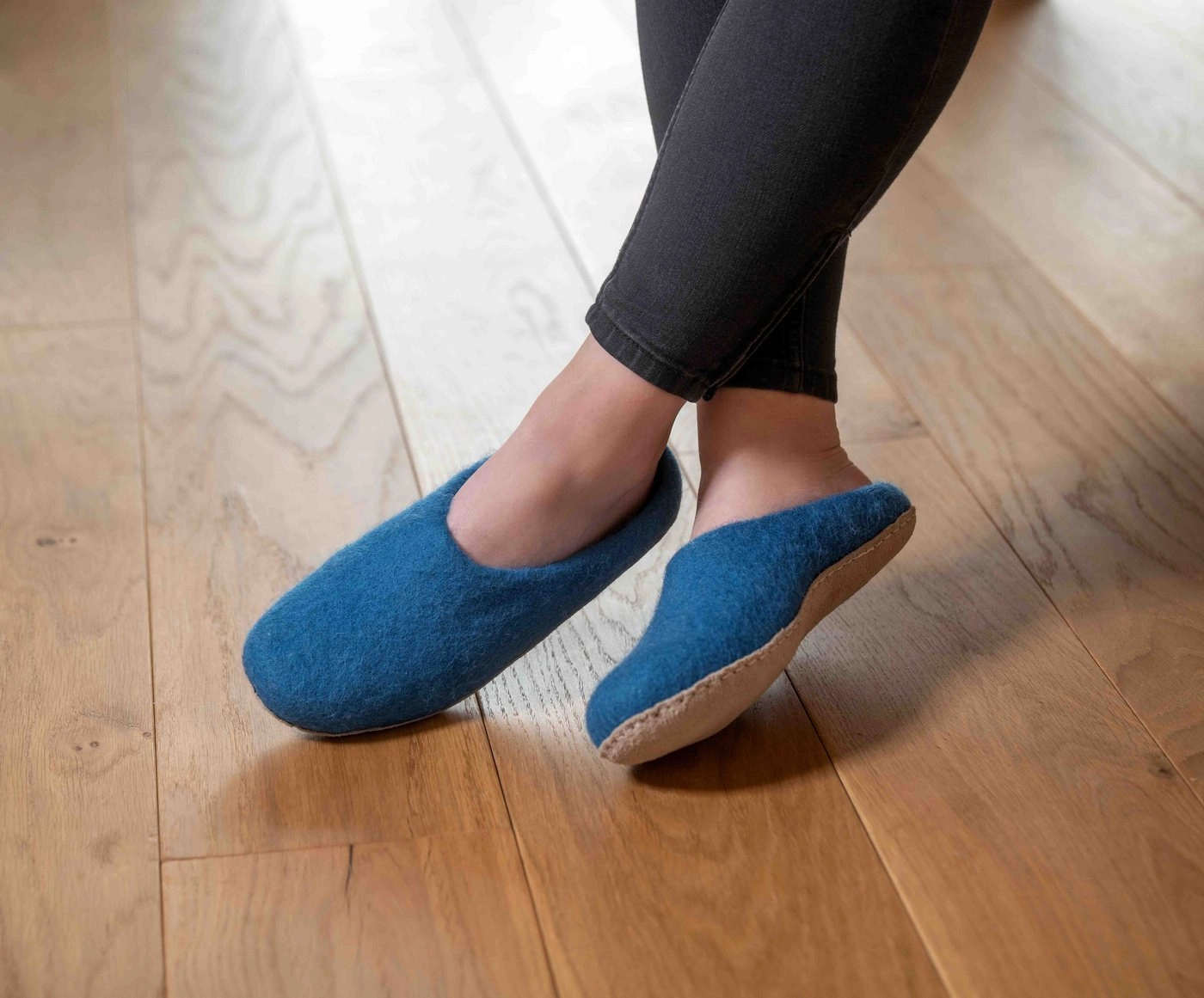 naturling »Filz Damen Slipper mit bequemer Ledersohle« Hausschuh für schmale Füße